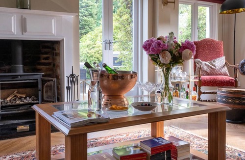 Burley Cottage | Superb Family Home with Hot Tub & Gardens