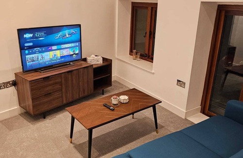 Amesbury Apartment | Superior 1 Bed Apartment Amesbury Town Centre, Stonehenge