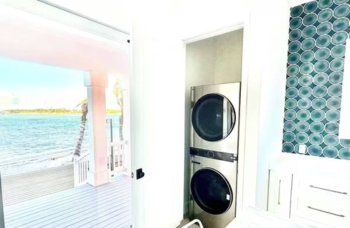 Long Island Villa | Superior Azure Sky Oceanfront Villa 10