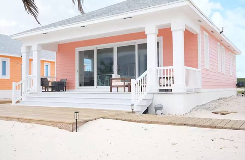 Long Island Villa | Superior Azure Sky Oceanfront Villa 10