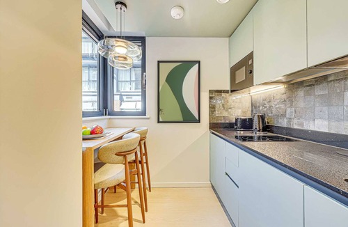 Farringdon Apartment | Superior studios at Farringdon by Dmontrio