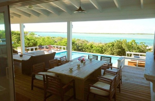 Hartswell House | Surf House: 4BR Beachfront w/pool