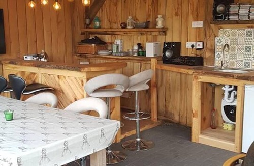 Hatherton House | Sutton Coldfield 2-bed Caravan, Parking & Bar-b-q