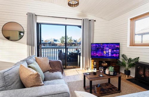 Tewitfield Apartment | Swanmere lodge, Lakeside view Pinelake Carnforth
