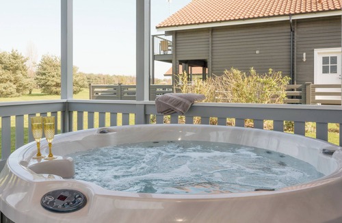 Hopton Cottage | Swedish timber-style house, with sauna and hot tub, on a 400-acre estate.