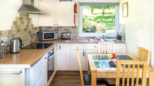 Fivelanes Ski Chalet | Ta Mill Cottages & Lodges - Meadowview Chalet 1