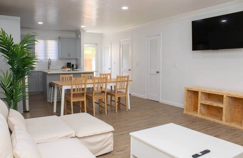 Coral Harbour Apartment | Tangerine Sunsets Blue Marlin