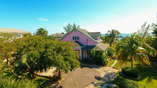 Nassau Apartment | Tangerine Sunsets Castaway by the sea