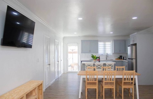 Coral Harbour Apartment | Tangerine Sunsets Green Marlin