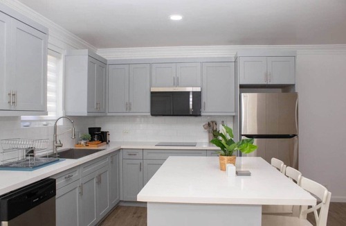 Coral Harbour Apartment | Tangerine Sunsets Green Marlin