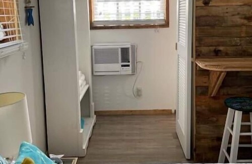 Coral Harbour Cabin | Tangerine Sunsets Upper Island Charm