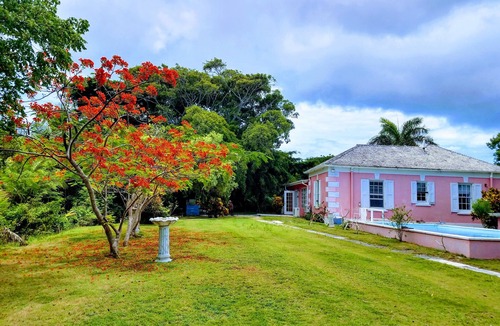 Rock Sound House | Tara Estates tucked away on a private property.