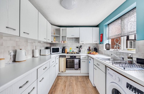 Bletchley House | Tattenhoe House Great Location Free Parking Smart TV Garden