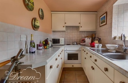 Corfe Castle Village Cottage | Tavern Way