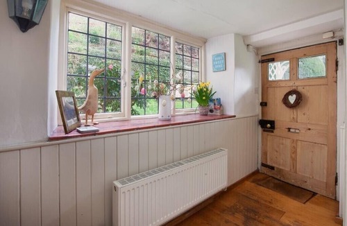 Combeinteignhead House | Thatched Devon longhouse, close to sea, with private indoor swimming pool.