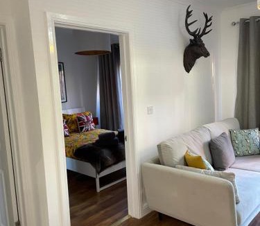 Cheltenham House | The Annexe @The Oaks