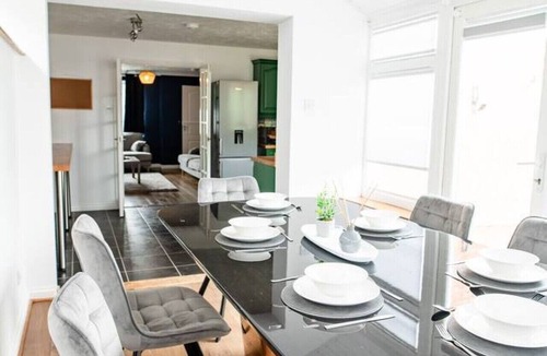 Bedford House | The Artisan House | Stylish Bedfordshire Escape