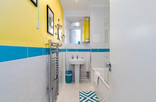Cathedrals Apartment | The 'Beahive SE1' -Beautiful Flat near London Eye!