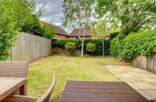 Walton Villa | The Bernstein by SILVA | Stylish House with Garden & Parking