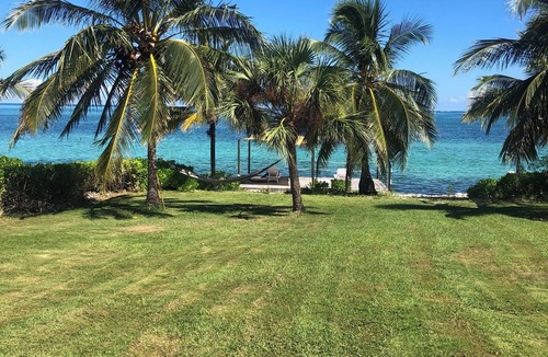 Spanish Wells House | The Blue House,Oceanfront with 4 bedrooms 2 bath sleeps 10 in beds, water access