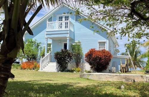 Spanish Wells House | The Blue House,Oceanfront with 4 bedrooms 2 bath sleeps 10 in beds, water access