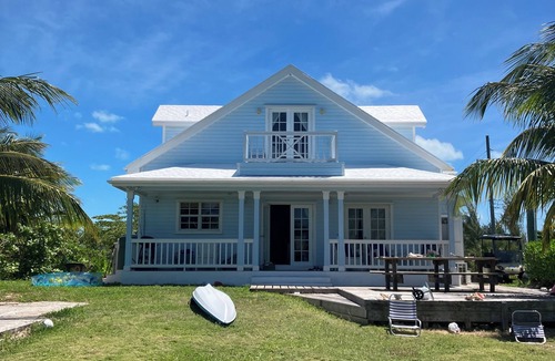 Spanish Wells House | The Blue House,Oceanfront with 4 bedrooms 2 bath sleeps 10 in beds, water access