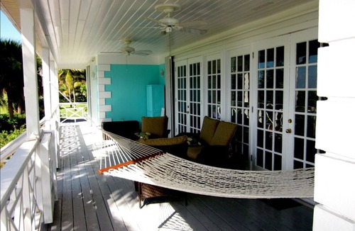 Freeport House | The Blue Inn Villa, 3 Bedroom Vacation Home