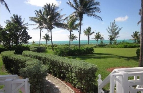 Freeport House | The Blue Inn Villa, 3 Bedroom Vacation Home