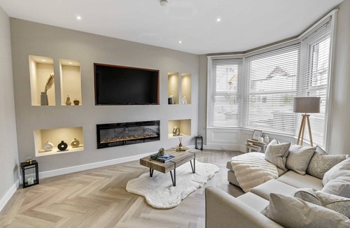 South Shore House | The Burlington Luxury Home (for up to 10 guests)