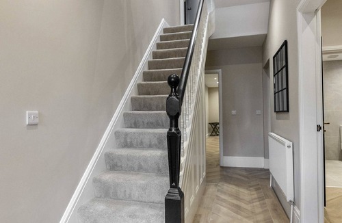 South Shore House | The Burlington Luxury Home (for up to 10 guests)