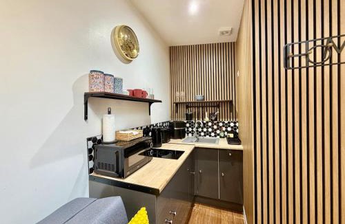 Toddington Apartment | The Cabin at the Orchard House- Stricly No Parties