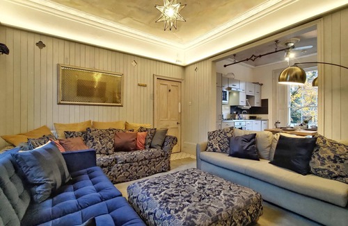 Camden Town House | The Camden Chic Townhouse - accommodates 14 guests in vibrant Camden Town