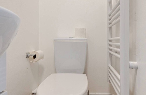 Blackpool Town Center Apartment | The Central Suite-4 Bedroom Apartment with Bathroom & 1 Ensuite Bedroom