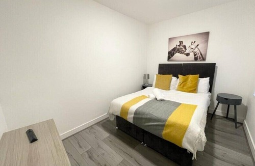 Blackpool Town Center Apartment | The Central Suite-4 Bedroom Apartment with Bathroom & 1 Ensuite Bedroom