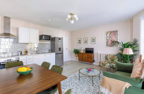 Kemptown Apartment | The Chic Coastal Retreat - 3BD