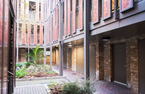 Surrey Docks Condo | The City Song 1 bedroom apartment in Rotherhithe