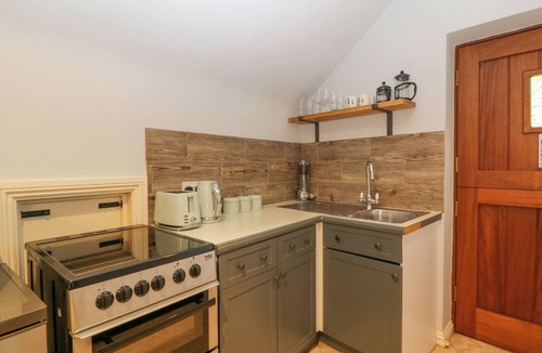 Northway Cottage | THE COACH HOUSE APARTMENT, romantic, with a garden in Bredon