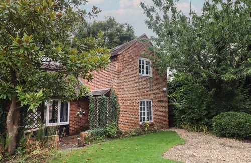 Northway Cottage | THE COACH HOUSE APARTMENT, romantic, with a garden in Bredon