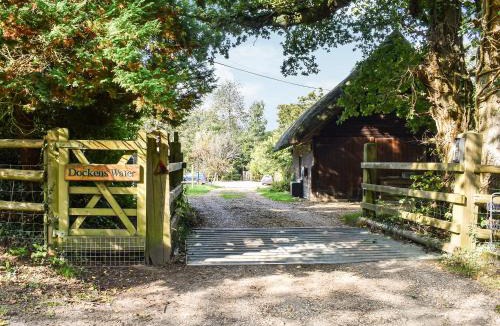 New Forest District House | The Cottage At Dockens Water