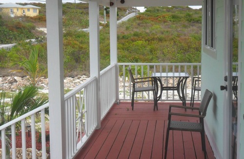 Great Exuma Cottage | The Cozy Cottage comes 10% discount at TwinConnection Floating Bar.