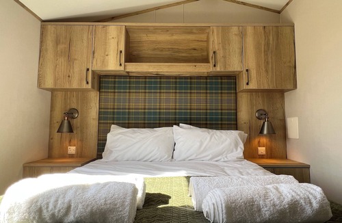 Tewitfield Cabin | The Debonair - New Luxury Lodge, 10 mins from Lake District, Dog Friendly, Pool