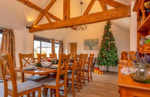 Sugnall House | The Drift House – Countryside Luxury Comfort - Pass the Keys