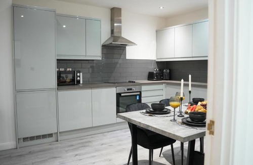 Leicester City Centre Apartment | The Emerald Residence - Leicester - City Centre, Sofa Bed, Parking, Free WiFi, Netflix