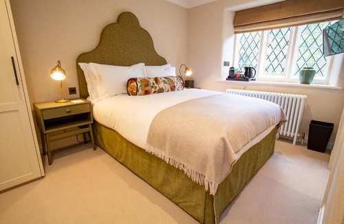 Castle Ashby Hotel | The Falcon Hotel