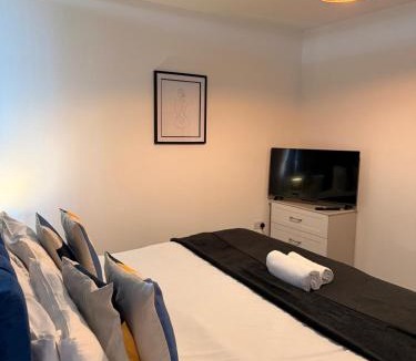 Flitwick Apartment | The Felix Apartments - 2 Bedrooms - WIFI - FREE Parking