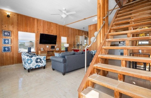 Bahama Palm Shores House | The Frigate: 2-bedroom beachfront house-sleeps 6-in Casuarina Point with a pool.