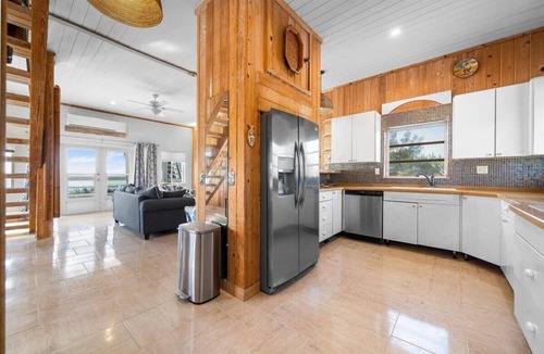 Bahama Palm Shores House | The Frigate: 2-bedroom beachfront house-sleeps 6-in Casuarina Point with a pool.