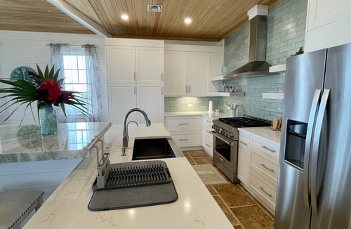 Hope Town House | The Frigate House, Luxury Home. Ocean Views, Pool, Boat Slip, Beach Access