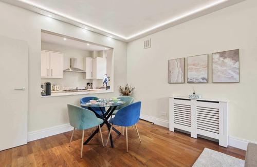 Camden Apartment | The Garden Gatekeeper- by Out of Office Lifestyle