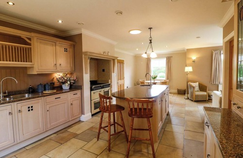 Alton House | THE GARDEN HOUSE, family friendly, character holiday cottage in Alton